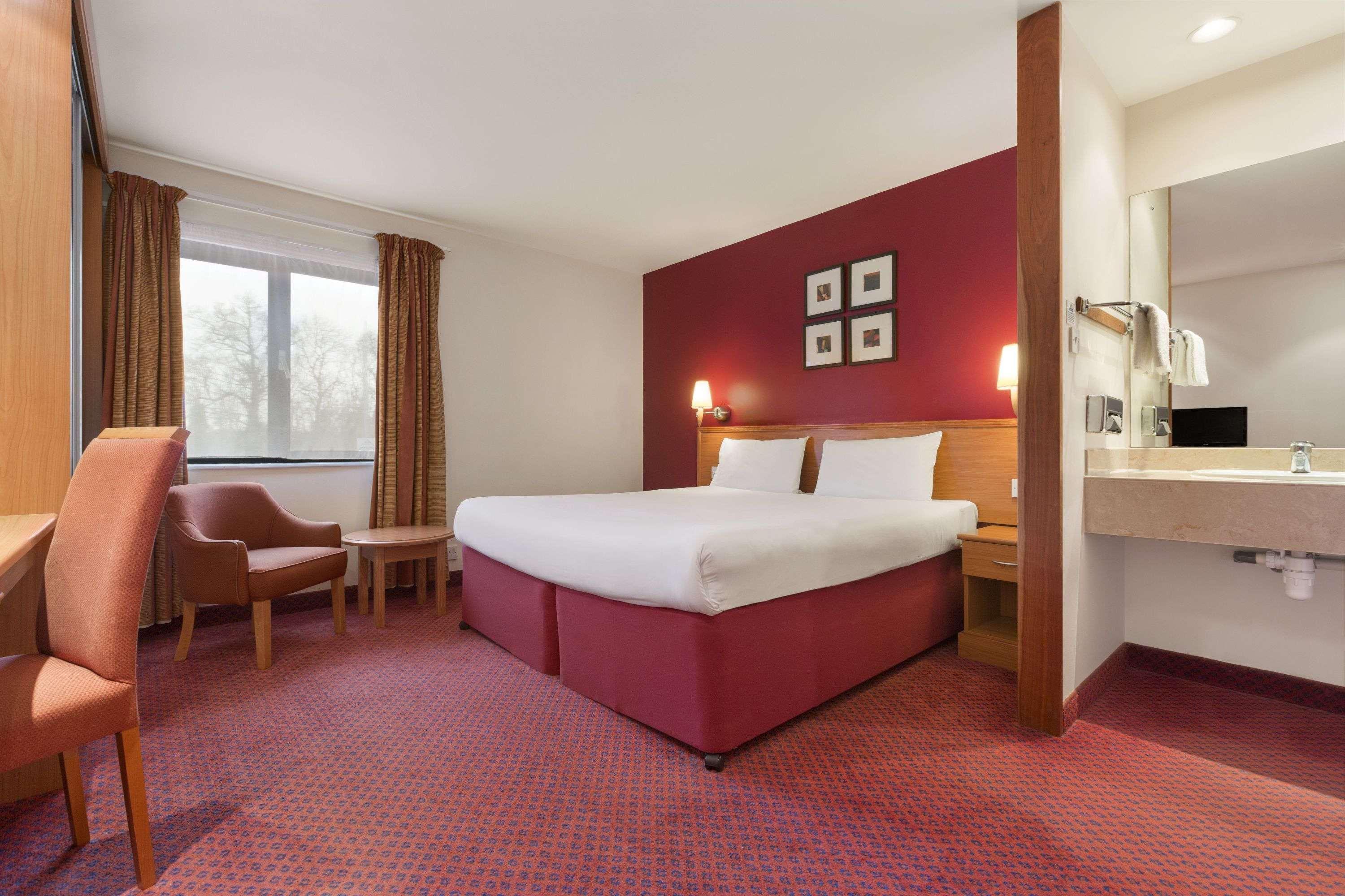 Days Inn Stevenage North Baldock Ngoại thất bức ảnh