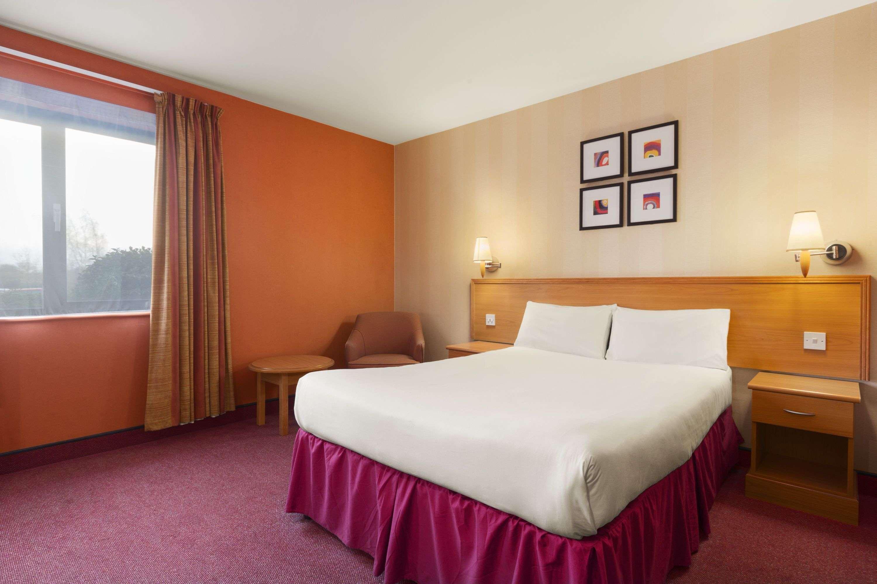 Days Inn Stevenage North Baldock Ngoại thất bức ảnh