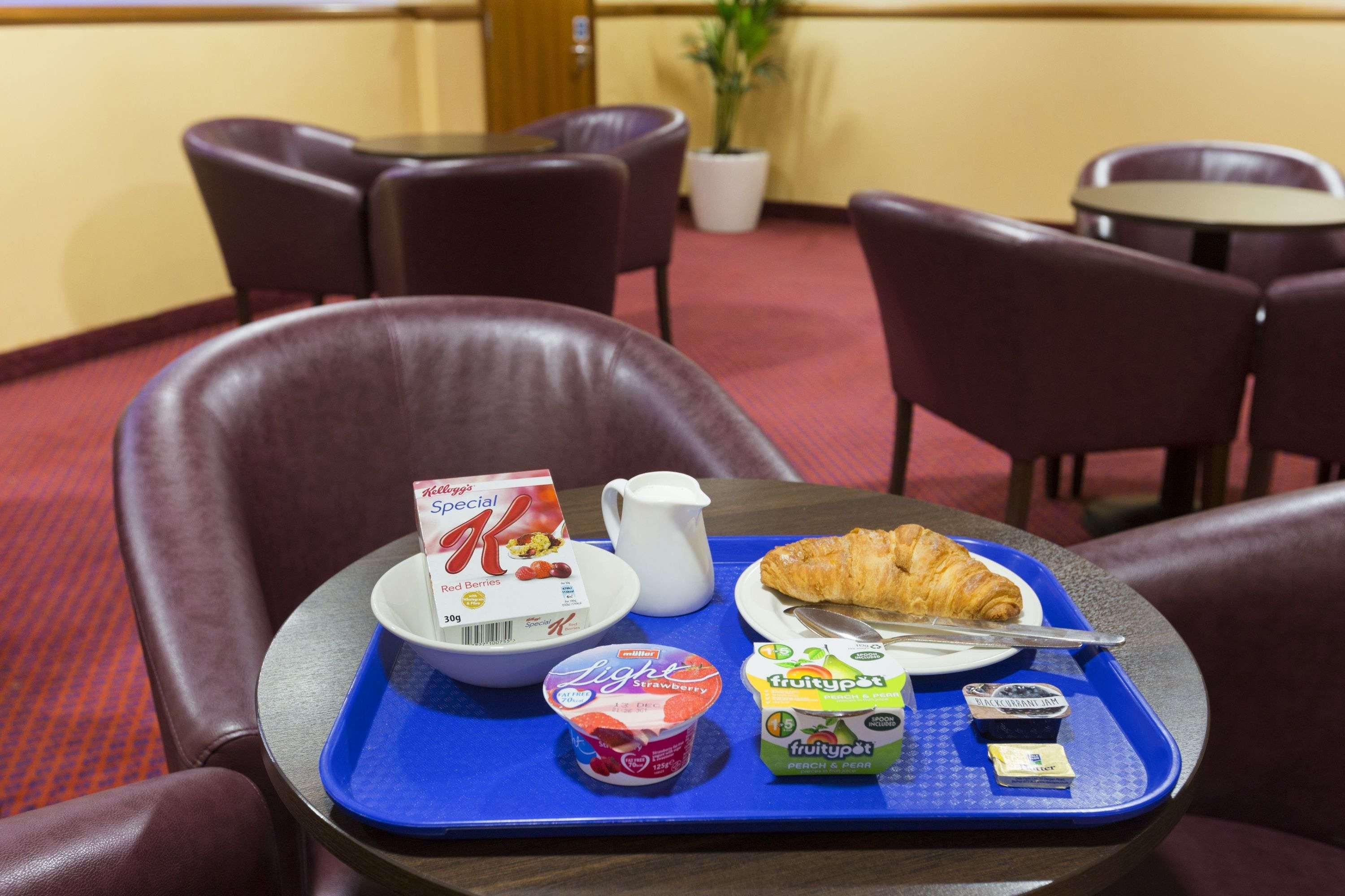 Days Inn Stevenage North Baldock Ngoại thất bức ảnh