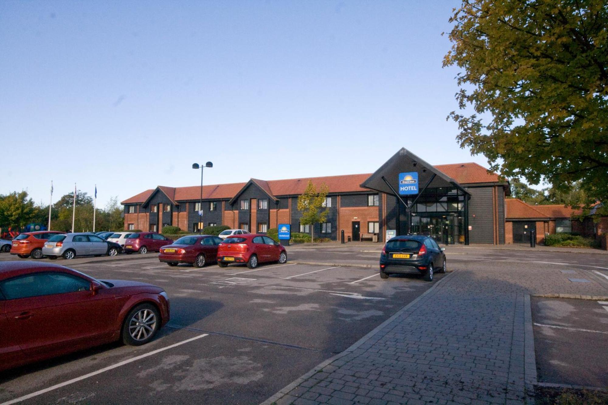 Days Inn Stevenage North Baldock Ngoại thất bức ảnh