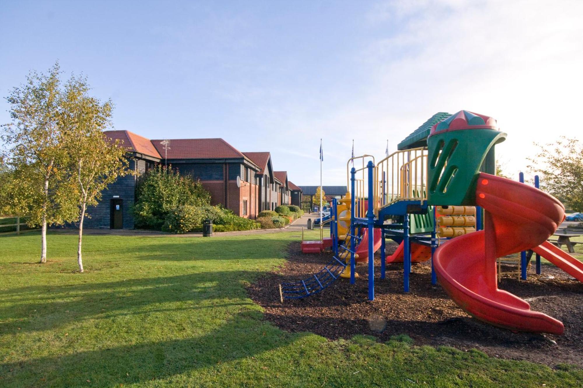 Days Inn Stevenage North Baldock Ngoại thất bức ảnh