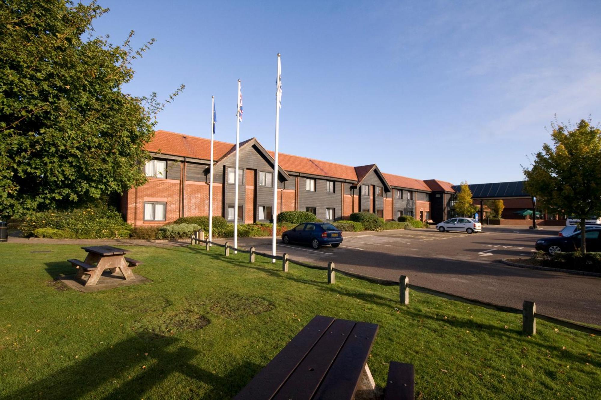Days Inn Stevenage North Baldock Ngoại thất bức ảnh