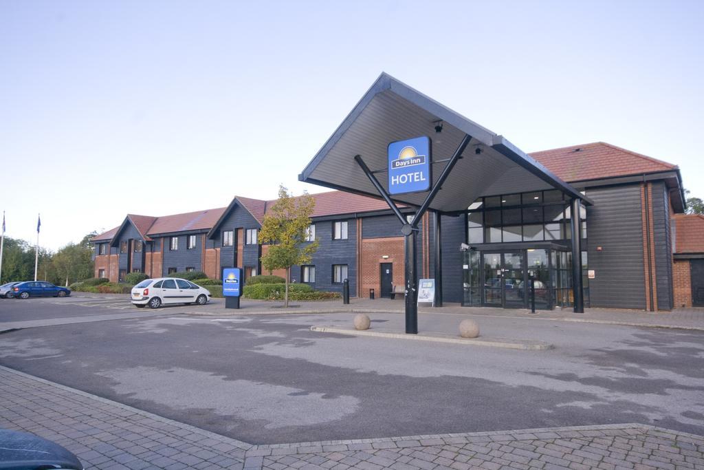 Days Inn Stevenage North Baldock Ngoại thất bức ảnh