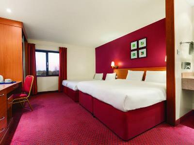 Days Inn Stevenage North Baldock Ngoại thất bức ảnh